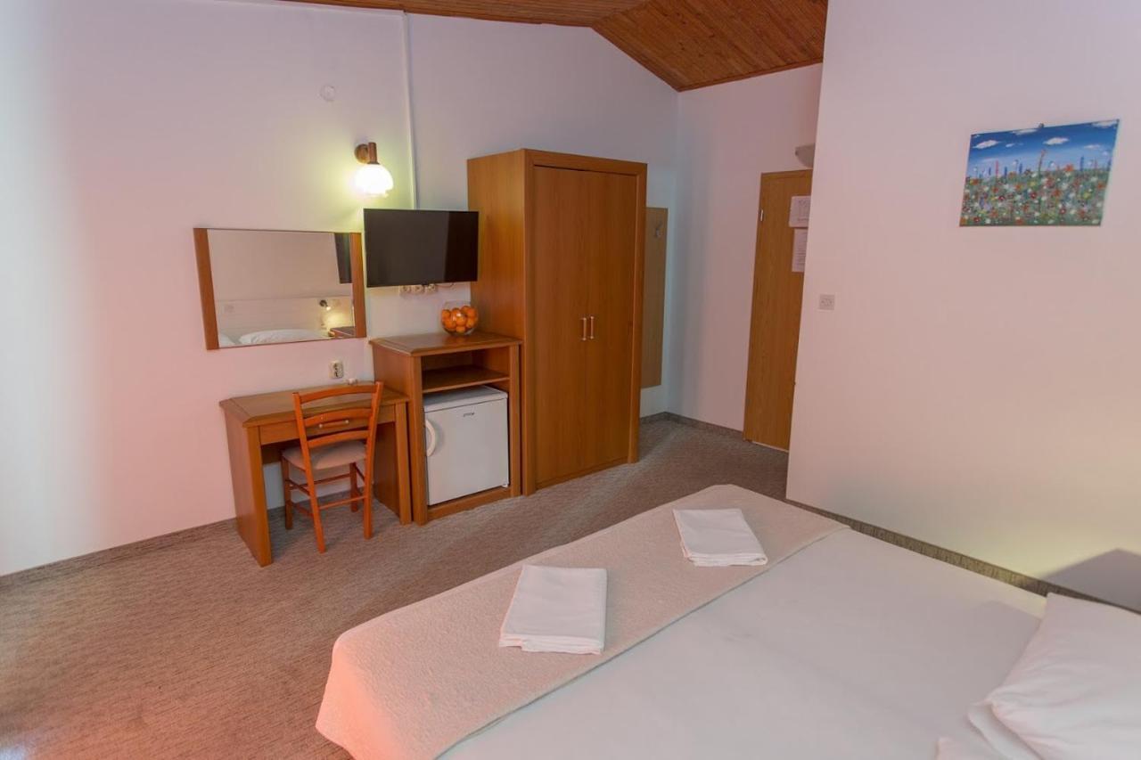 Apartmani Ana Mlini Exterior photo