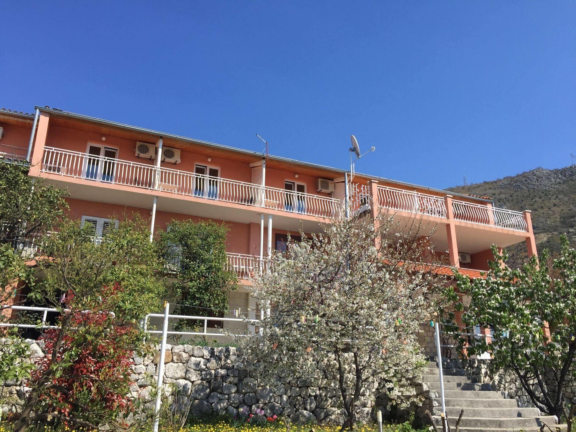 Apartmani Ana Mlini Exterior photo